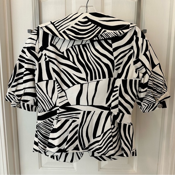 Kenneth Cole Reaction Size: 2 - Picture 2 of 6